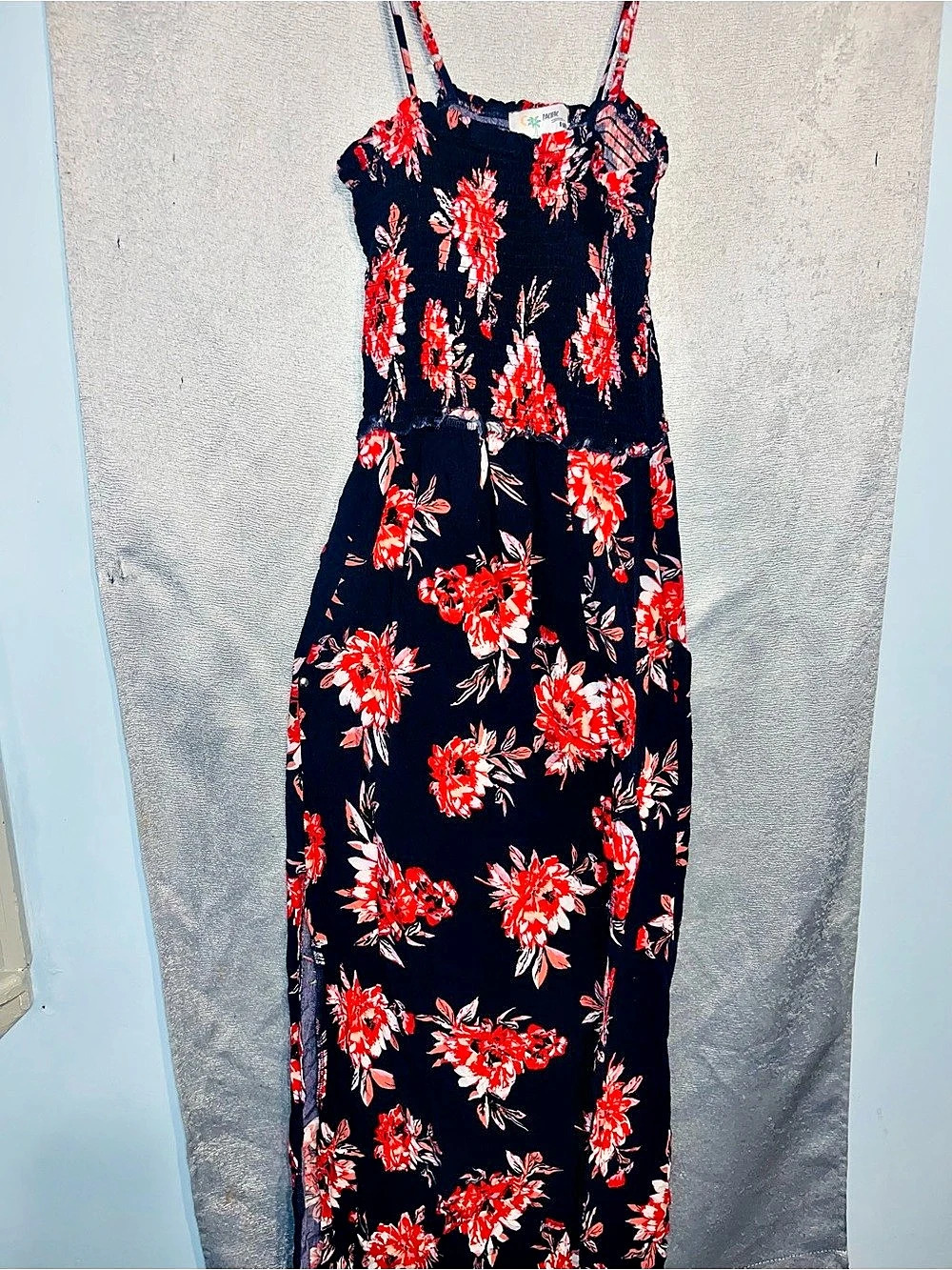 Tranquil Floral Maxi Dress in Black & Red Size Medium Like New